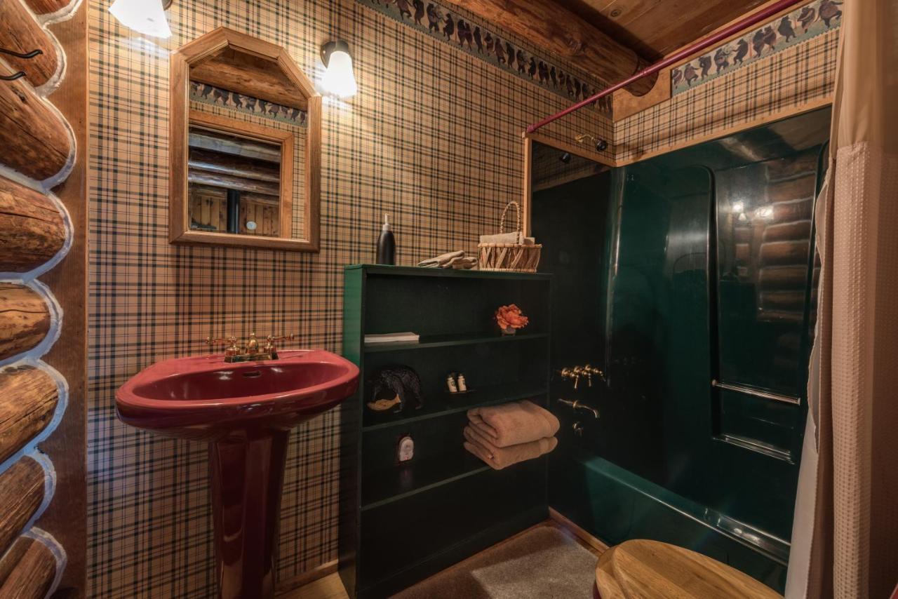 The Davies Family Inn - Adults Only Плейсървил Екстериор снимка