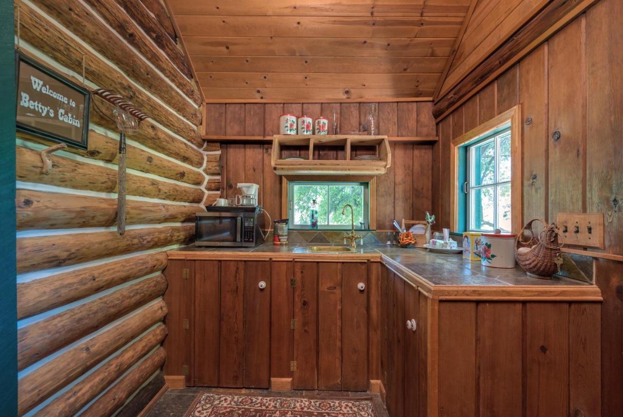 The Davies Family Inn - Adults Only Плейсървил Екстериор снимка