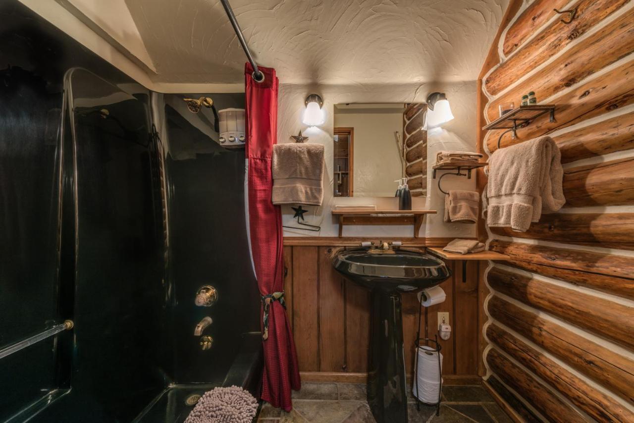 The Davies Family Inn - Adults Only Плейсървил Екстериор снимка