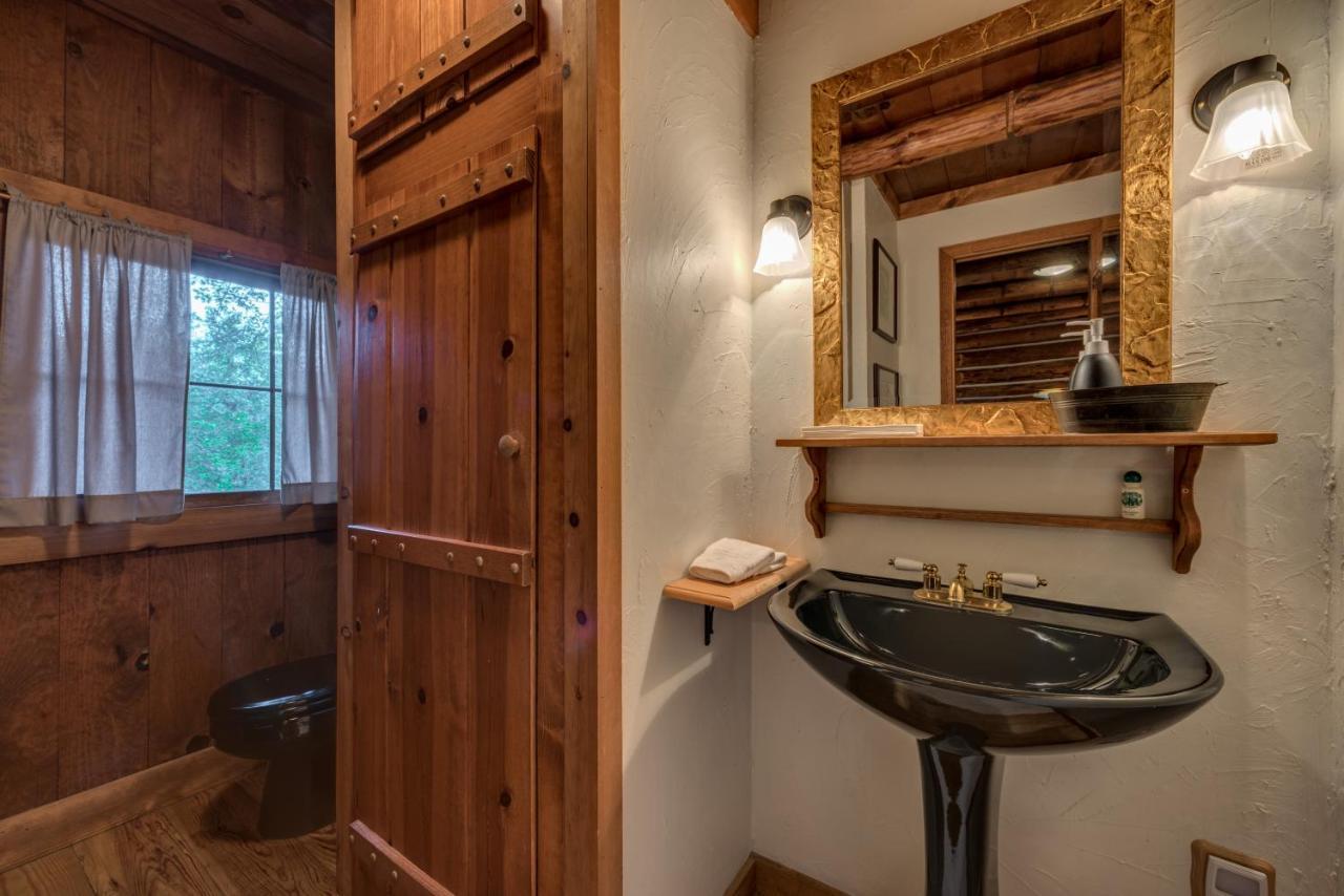 The Davies Family Inn - Adults Only Плейсървил Екстериор снимка