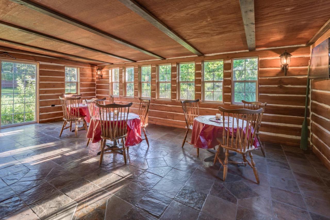 The Davies Family Inn - Adults Only Плейсървил Екстериор снимка