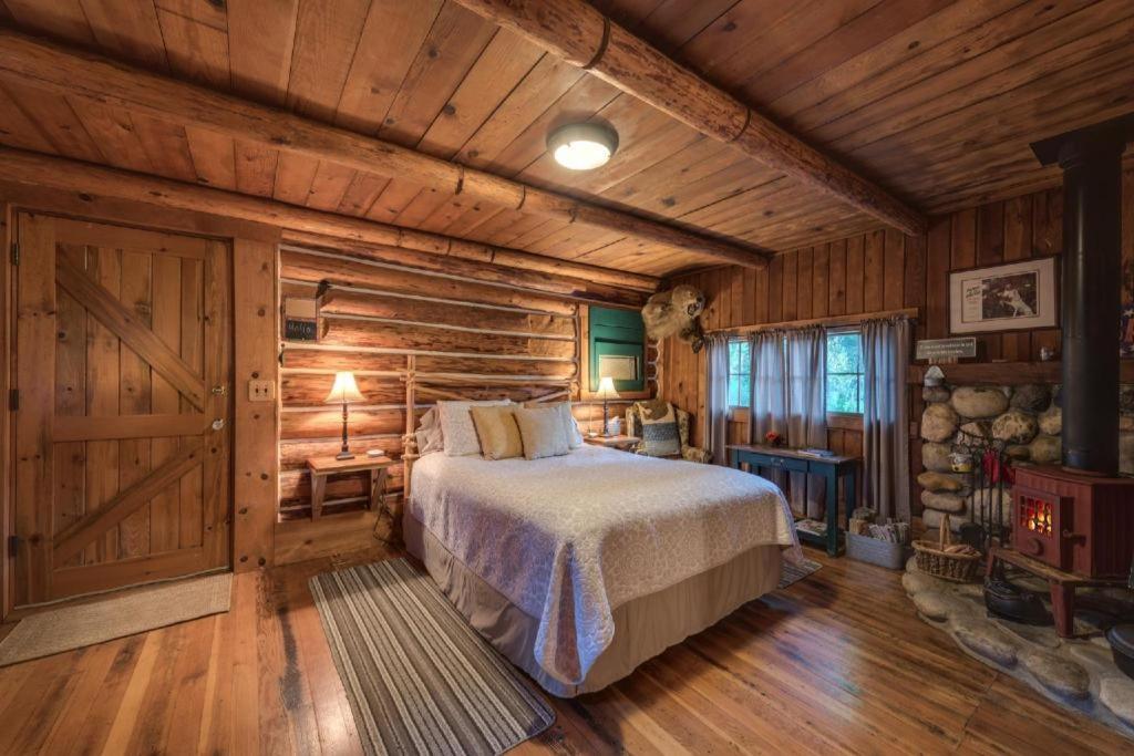The Davies Family Inn - Adults Only Плейсървил Екстериор снимка